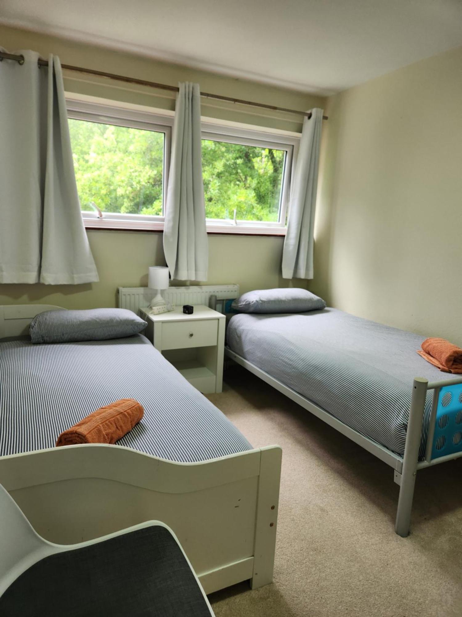 Twin Room In Crawley,Gatwick,West Sussex Ifield Екстериор снимка